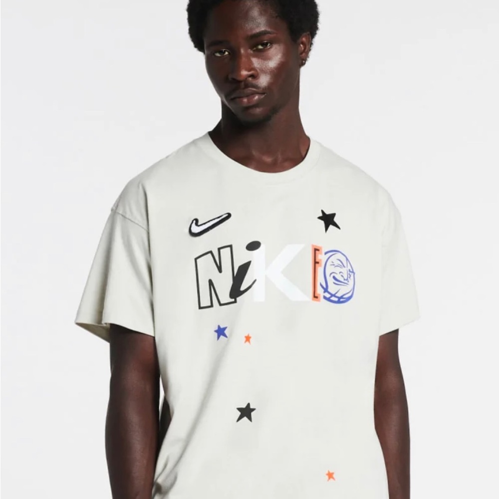NIKE
NSW SHORT SLEEVE MAX90 STORIES TEE MEN SIZE SMALL
